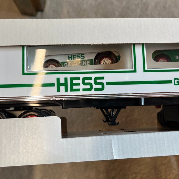 1997 Hess Toy Truck with Friction Racers – Lights & Ramp, NIB - Picture 10 of 16